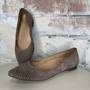 Vionic 7 suede flats, perforated, casual, office, comfort, beige